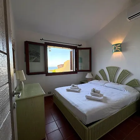 Perla Di Costa Caddu 산테오도로